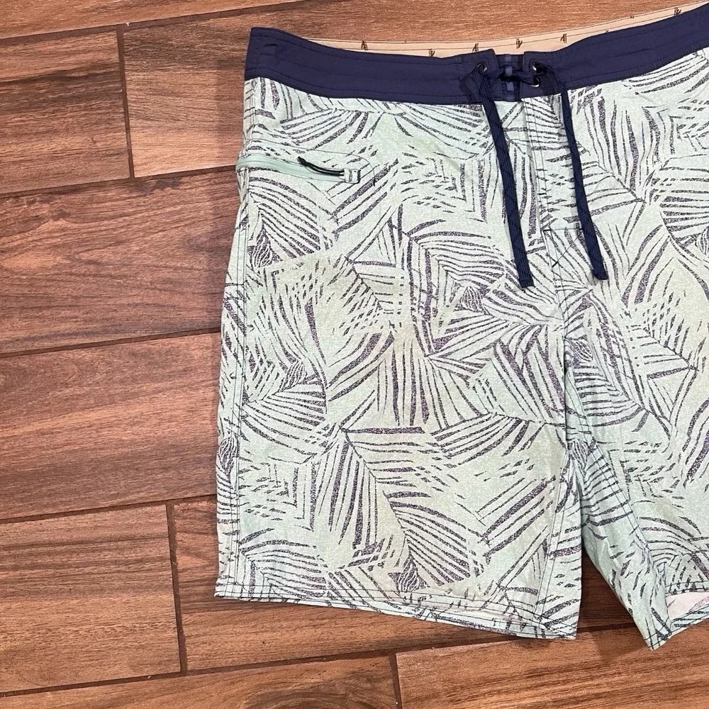 Patagonia Wavefarer Board Shorts Mens 40 Tropical Swim Trunks Blue STY86543